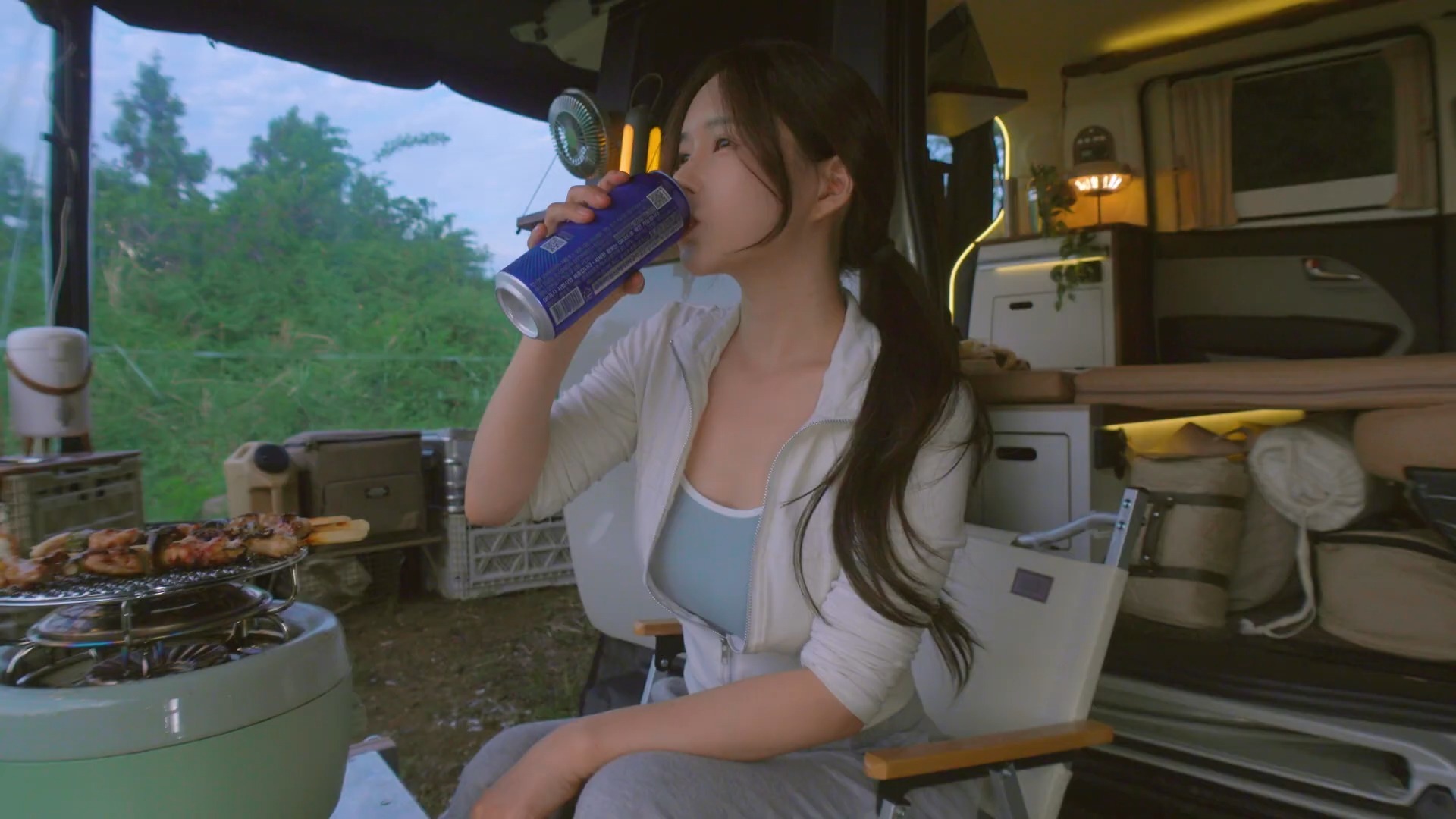 这里装得下公文包 也容得下安全帽！